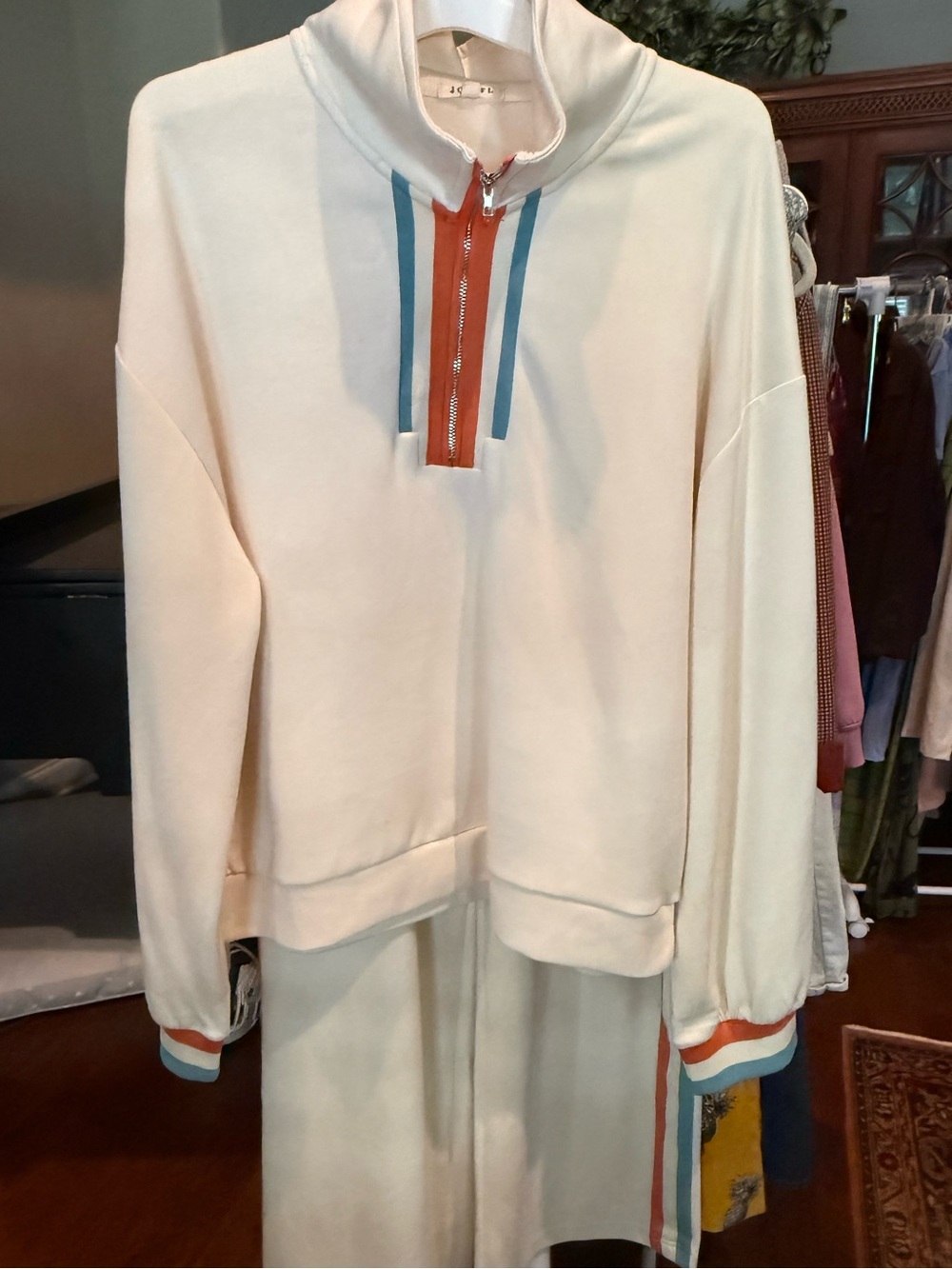 JODIFL cream set with blue and orange stripes
